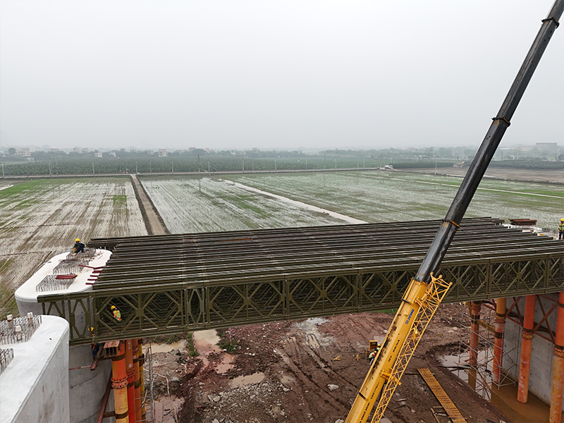 Droichead Seach-Mhór Stáisiún Hezhou ar Iarnróid Ardluais Zhuhai-Zhaoqing